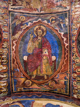 Peinture du Christ en majesté dans la chapelle Saint-Michel de la basilique de Brioude