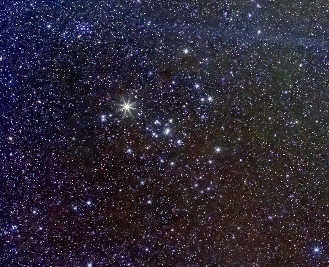 L'étoile Aldébaran, alpha Tauri et les Hyades dans la constellation du Taureau