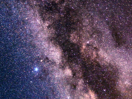 Détail d'une photo de la constellation de l'Aigle dans la voie Lactée