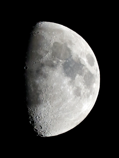 La lune deux jours après le premier quartier