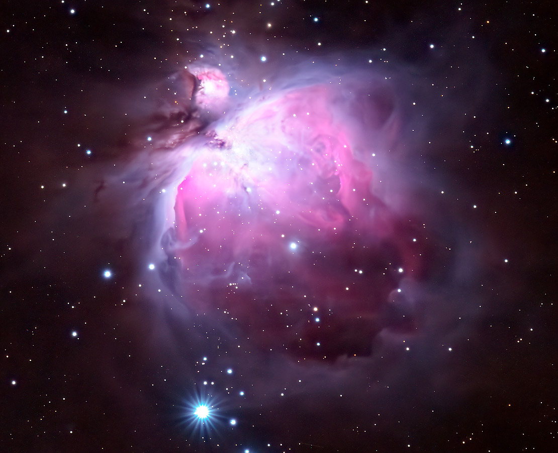 La belle nébuleuse d'Orion aussi appelée M42 et le trapèze d'Orion (les quatre étoiles au centre de la nébuleuse)