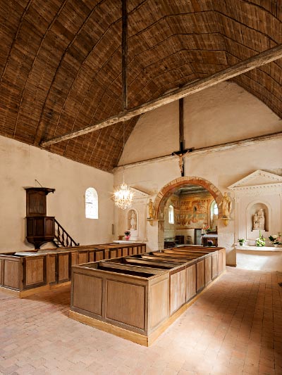 Nef et chœur de l'église Saint-Aignan de Brinay