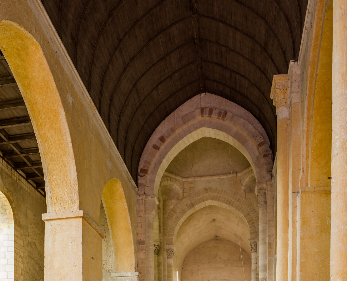 Voûte en berceau en bois de la nef de l'abbatiale de Plaimpied-Givaudins, Cher