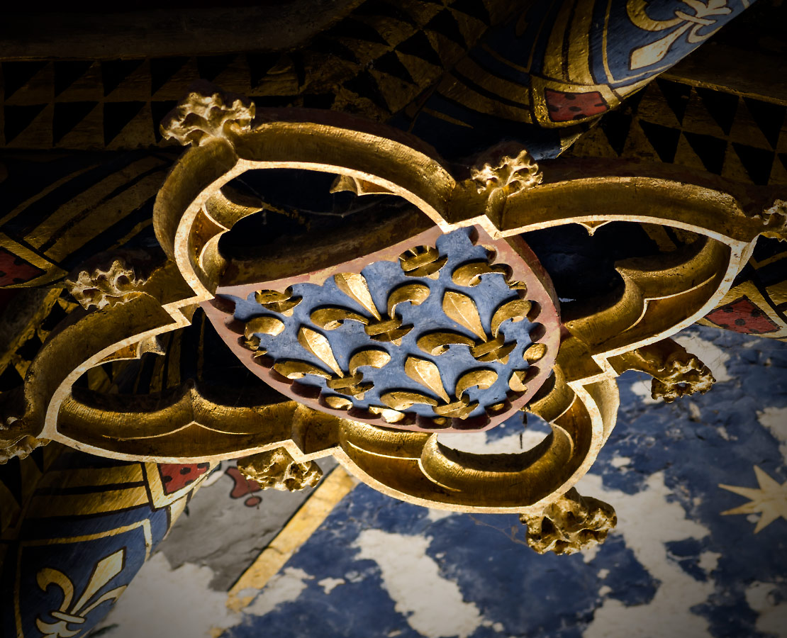 Détail de la clef de voûte de la chapelle Sainte-Solange de la cathédrale de Bourges 