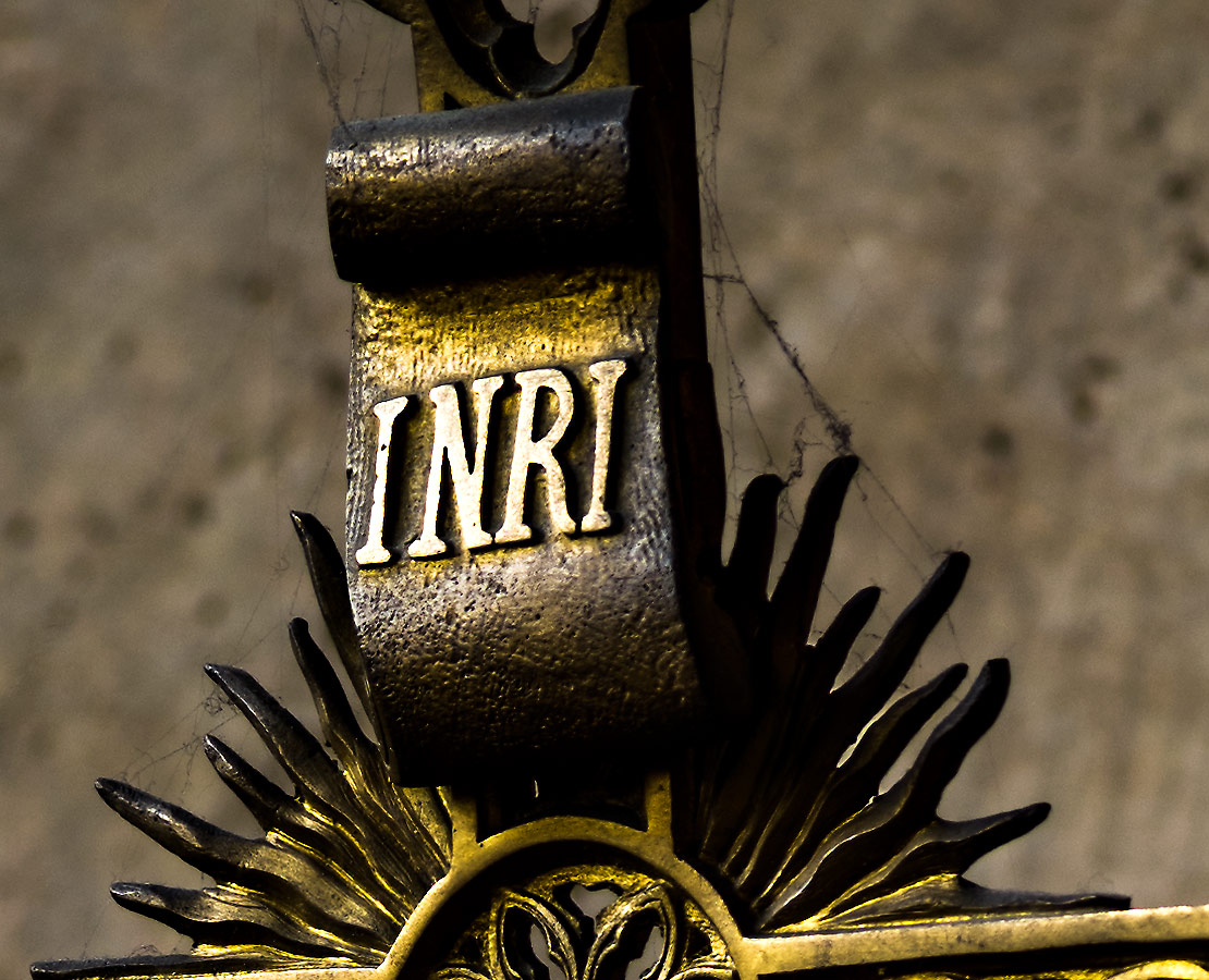 Détail d'un crucifix d'un Jésus en Croix de la cathédrale de Bourges