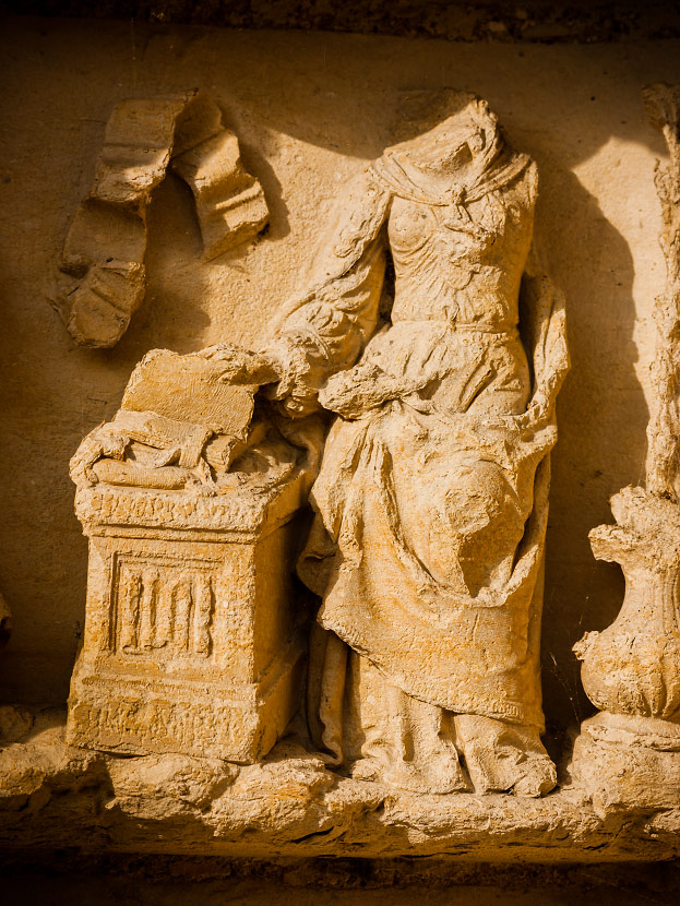 Détail sculpté Annonciation du portail central de la cathédrale de Bourges 