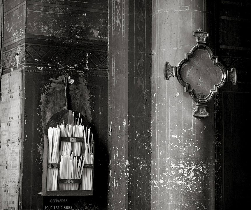 Cierges dans l'église Saint-Germain-des-Prés