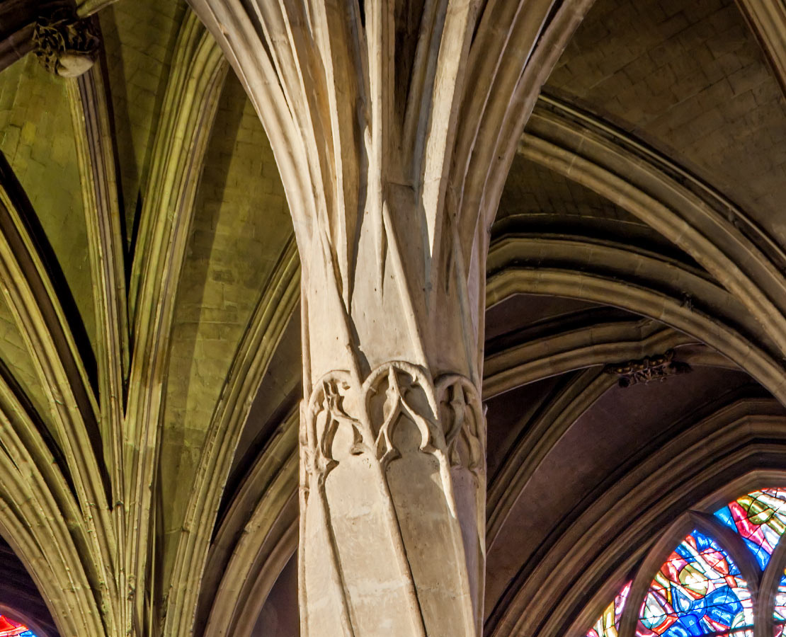 Détail de la colonne torse de l'église Saint-Séverin à Paris