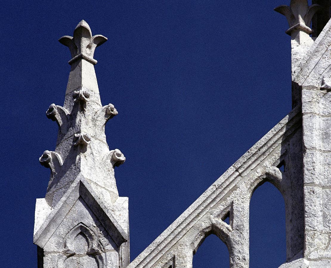 Détail d'un pinacle d'arc-boutant de la basilique Notre-Dame d'Issoudun