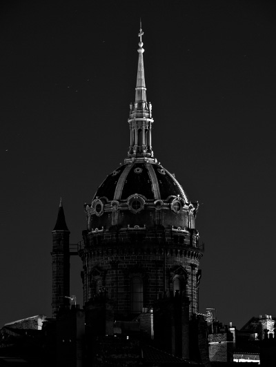 Dôme de l'église Saint-Pierre-des-Minimes de Clermont-Ferrand de nuit