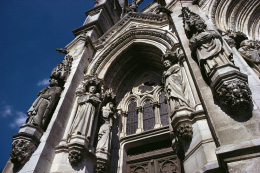 Portail de la basilique Notre-Dame-des-Enfants de Châteauneuf-sur-Cher