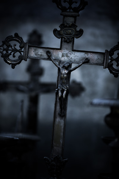 Crucifix dans l'église Saint-Mathieu de Salers