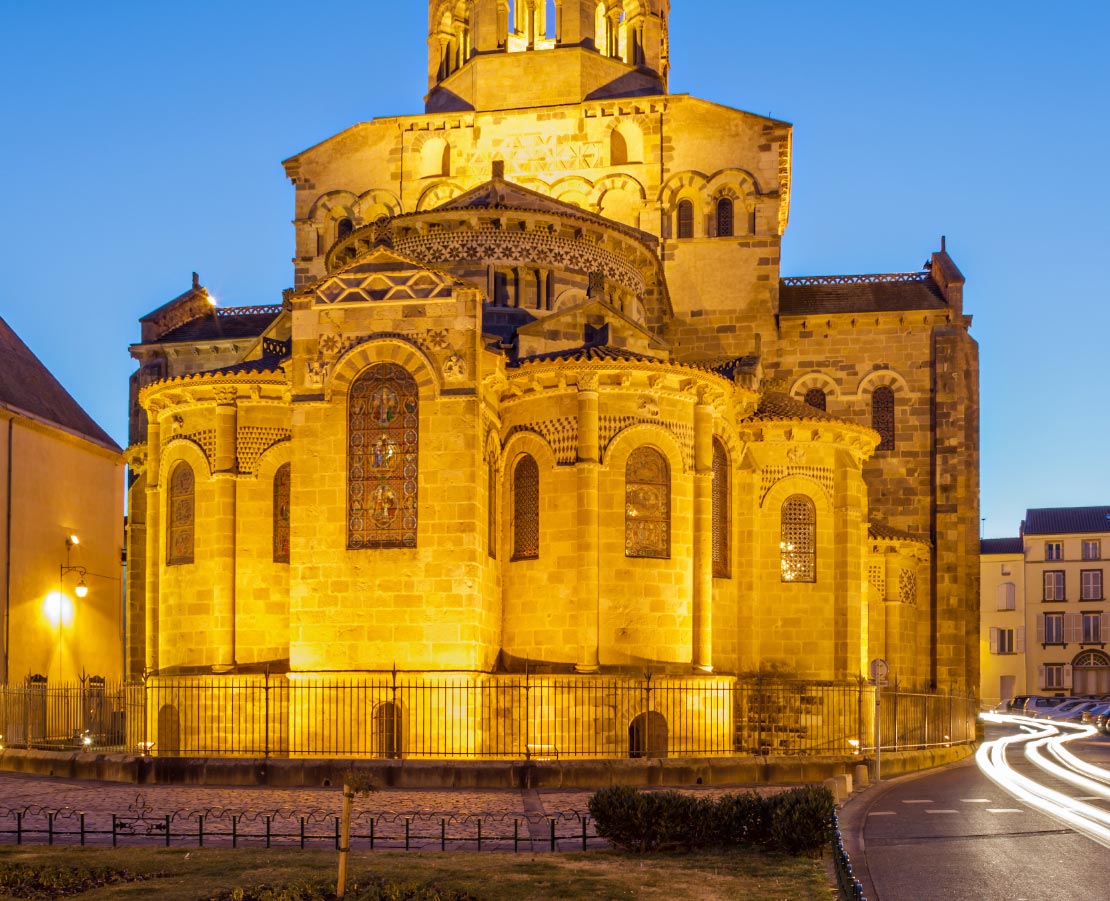 Chevet de l'abbatiale Saint-Austremoine d'Issoire, le plus beau chevet roman d'Auvergne