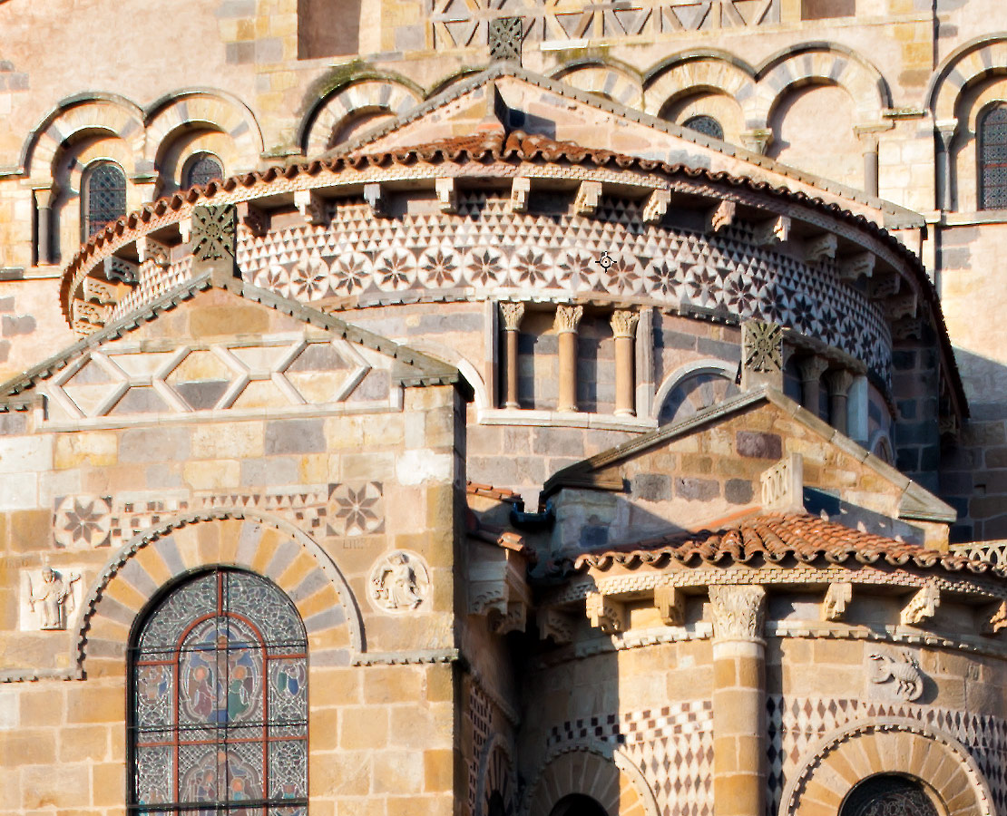 Détail du chevet de l'abbatiale Saint-Austreoine d'Issoire