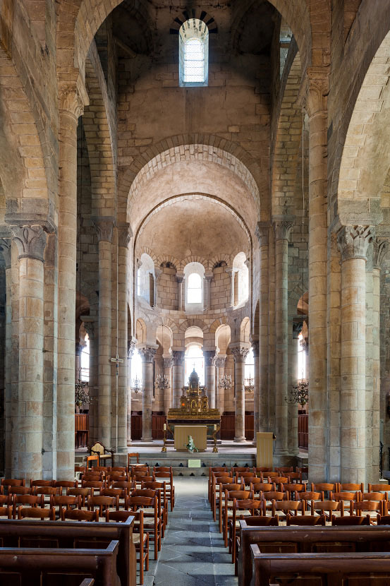 Nef de l'église de Saint-Saturnin 