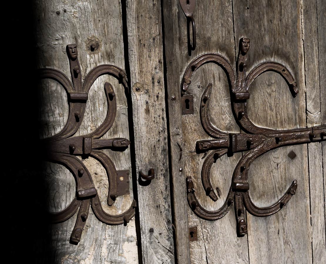 Pentures de la porte occidentale de l'église Saint-Cerneuf de Billom