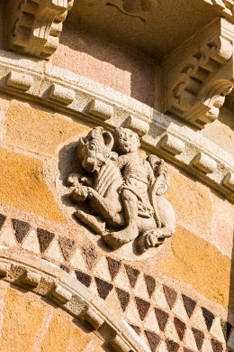 Signe du zodiaque : le taureau sur le chevet de l'abbatiale d'Issoire