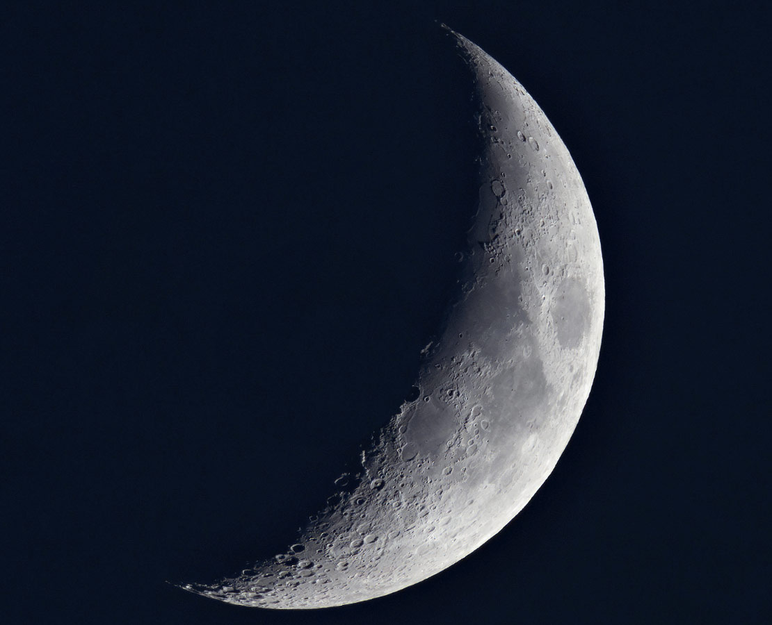 Croissant de lune cinq jours après la nouvelle lune...