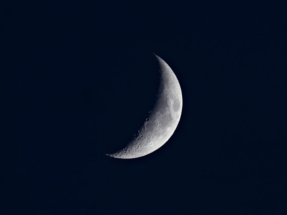 Croissant de lune cinq jours après la nouvelle lune...