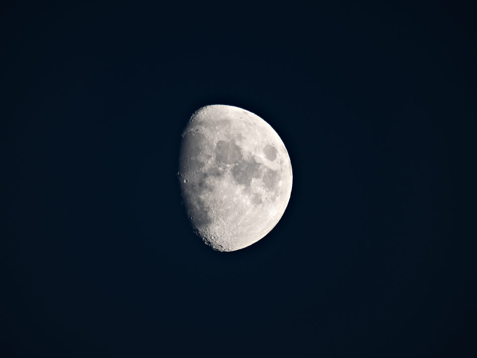 Quartier de lune et les cratères Clavius et Copernic