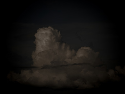 Nuage à la nuit tombante