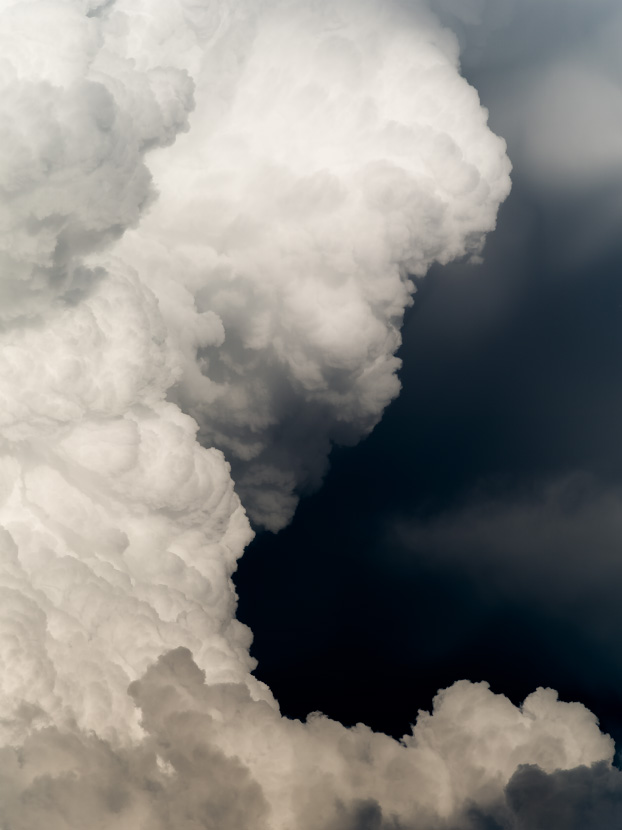 Cumulonimbus dans un ciel très orageux