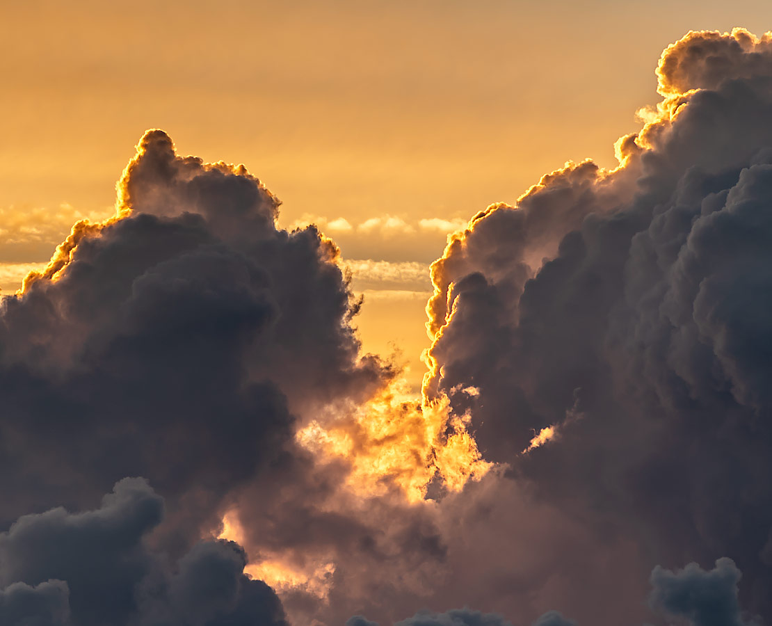 Coucher du soleil dans les nuages...