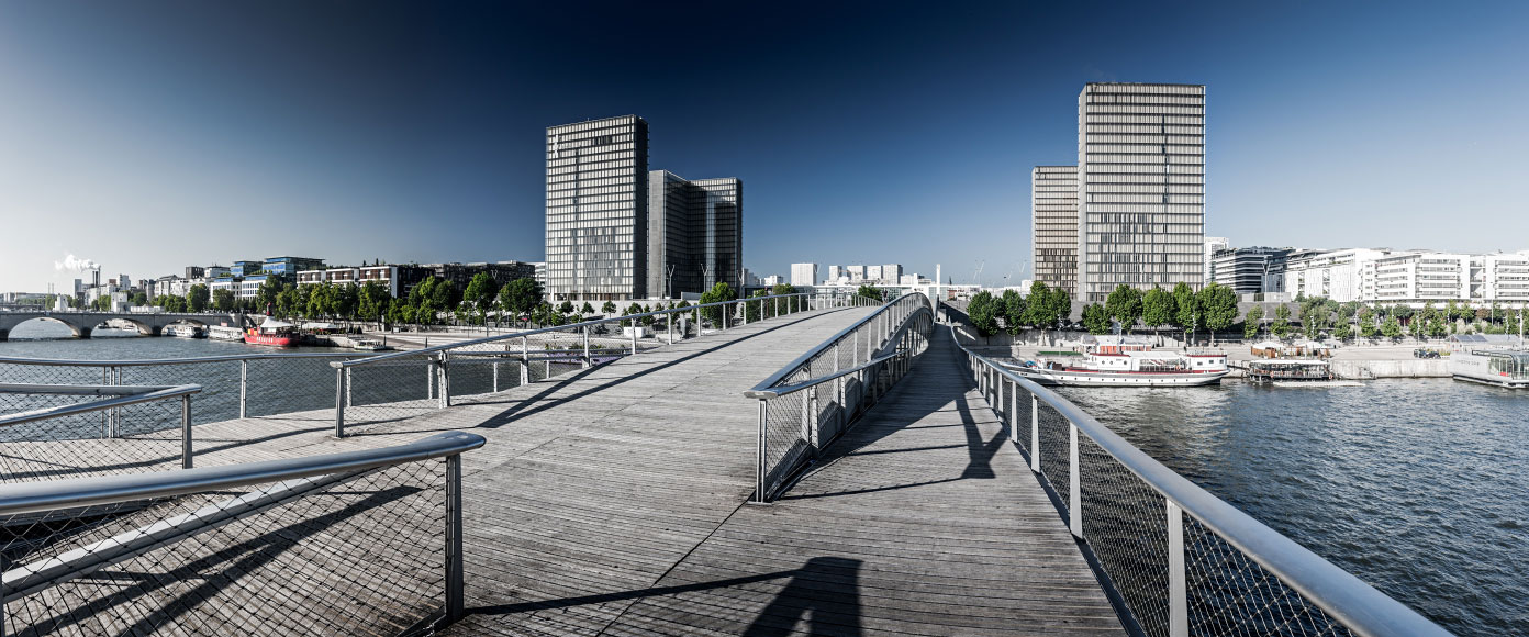 La BNF depuis la passerelle S. de Beauvoir