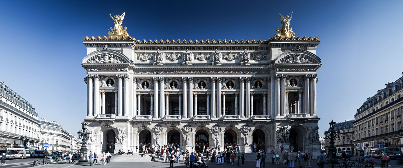 Façade de l'opéra Garnier au soleil