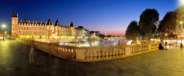 La Conciergerie depuis le pont au Change à Paris