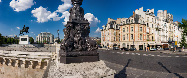 Le pont Neuf, sa statue Henri IV, ses lampadaires...