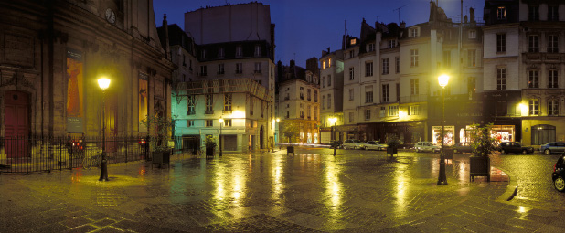 Place des Petits Pères sous la pluie, Paris