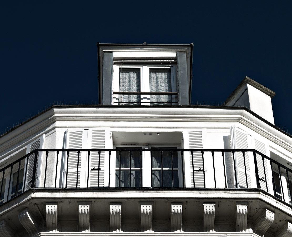 Balcon dans la rue Saint-André-des-Arts à Paris