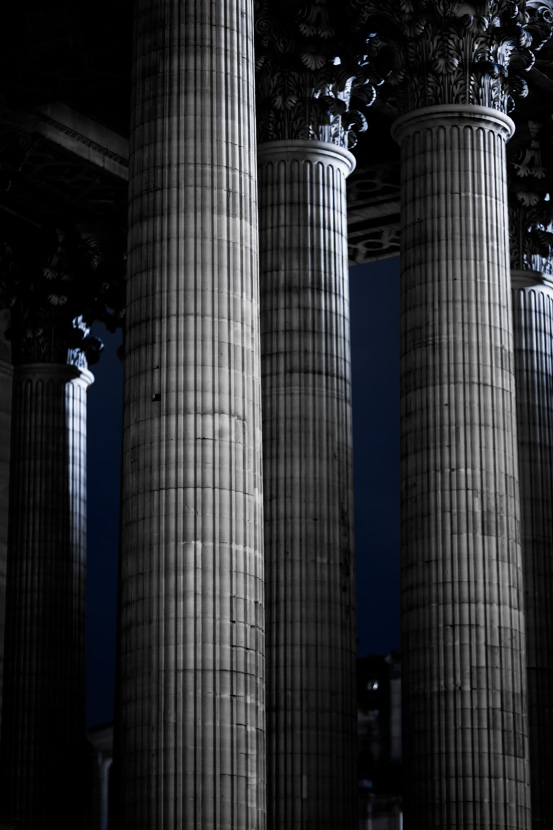 Colonnes du Panthéon de Paris de nuit 