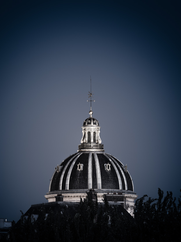 Dôme de l'Institut de France de nuit à Paris 