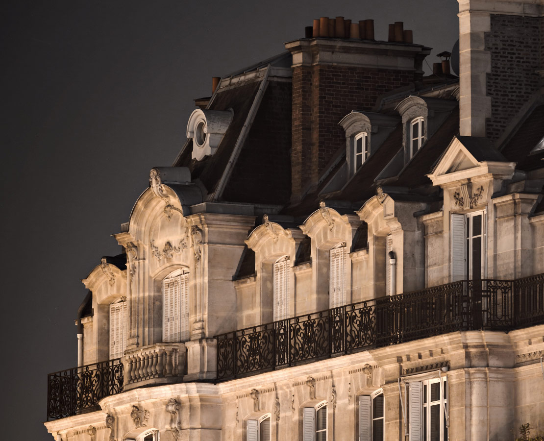 Façade d'un immeuble Haussmannien quai aux Fleurs sur l'Île de la Cité