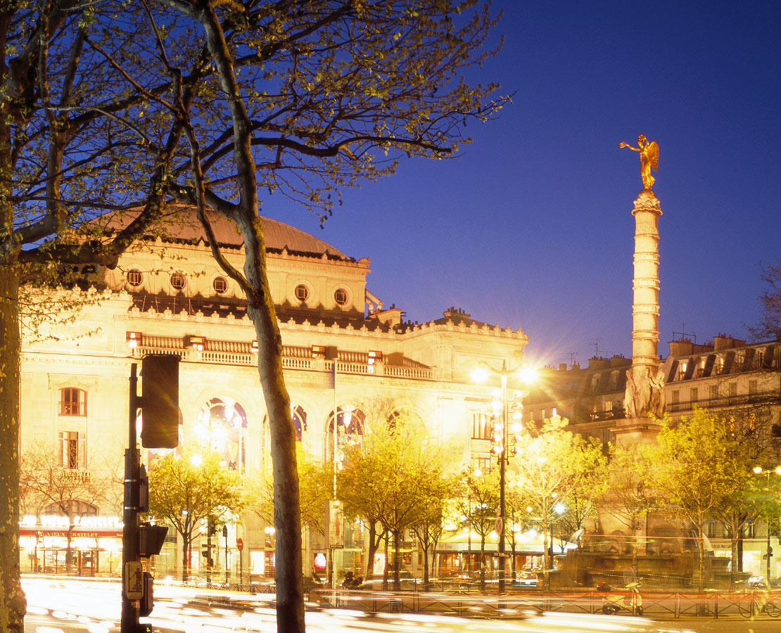 Colonne du Châtelet de la fontaine du Châtelet sur la place du Châtelet à Paris