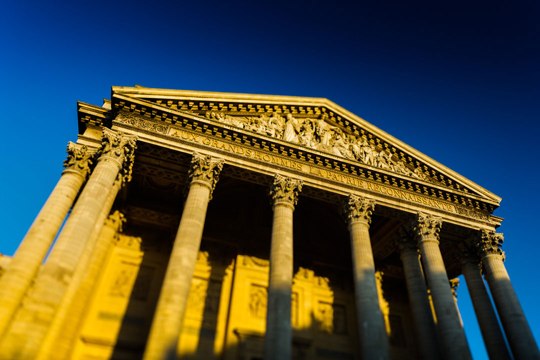 Façade du Panthéon de Paris au coucher du soleil