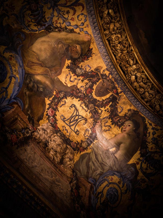 Plafond de l'antichambre de l'Hôtel de Lauzun à Paris