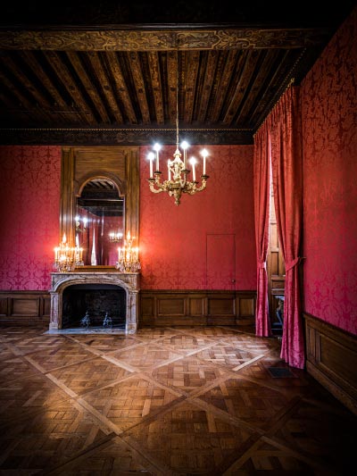 Détail de la salle des Gardes de l'Hôtel de Lauzun à Paris