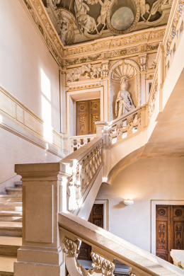 Grand sscalier et plafond de l'Hôtel de Lauzun à Paris