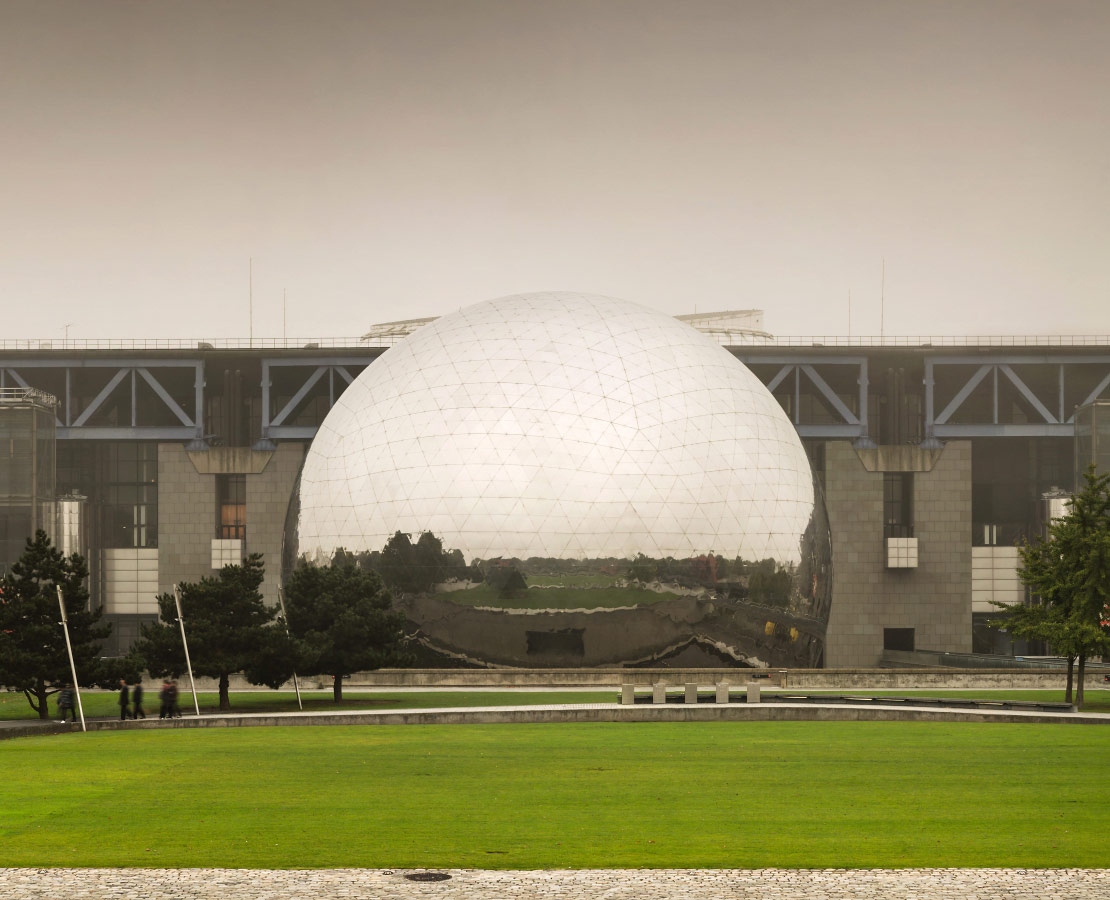 La Géode dans le parc de la Vilette, Paris