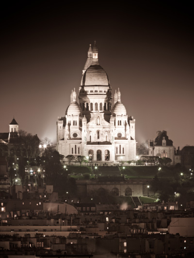 Le Sacré Coeur sur la butte Montmartre de nuit