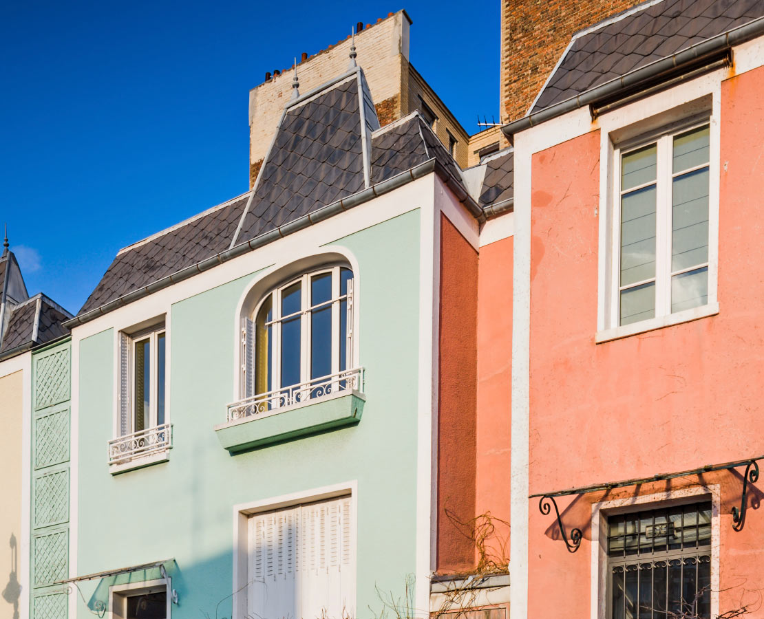 Façades des maisons colorées de la rue Dieulafoy, 13e arrondisssment Paris