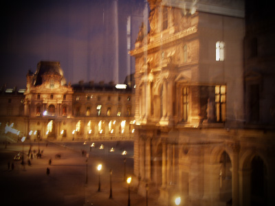 Le musée du Louvre by night