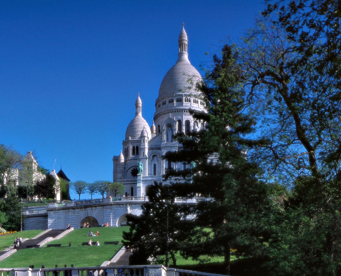 Le Sacré-Cœur de Montmartre depuis le square Louise Michel