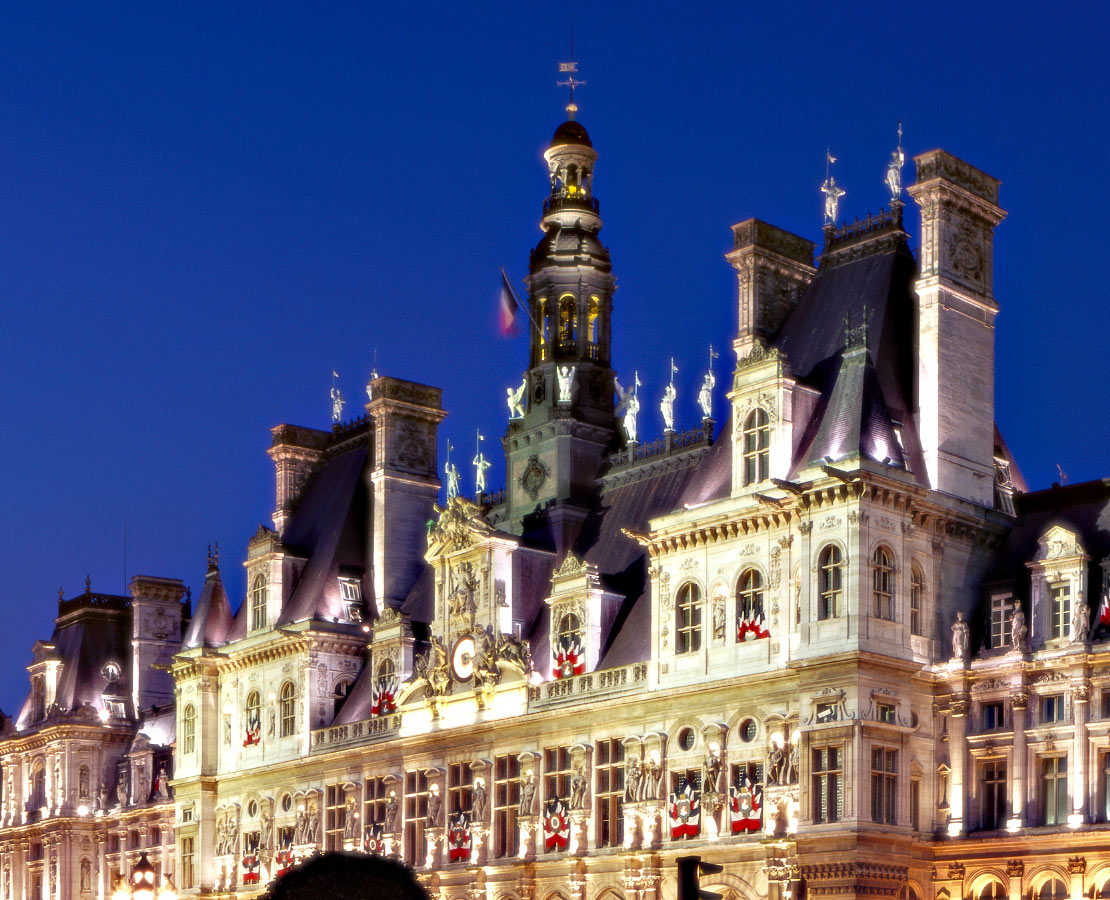 Toiture et statues de l'Hôtel de Ville de Paris