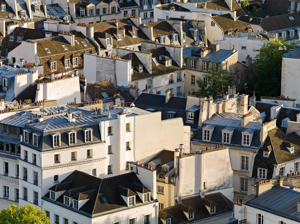 Les toits de Paris rive gauche en fin d'après-midi