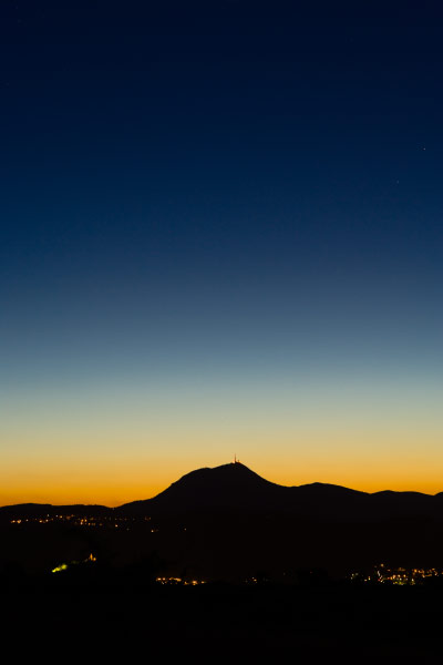 Le Puy-de-Dôme au crépuscule