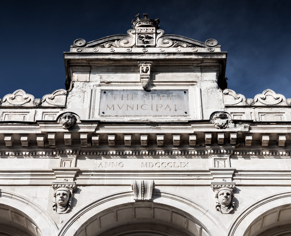 Détail de la façade du théâtre municipal Jacques Coeur de Bourges